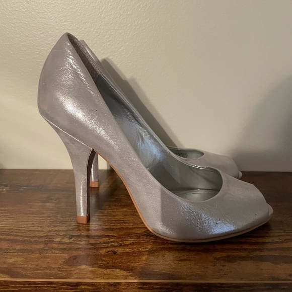 Gianni Bini sliver high heels - Picture 2 of 5